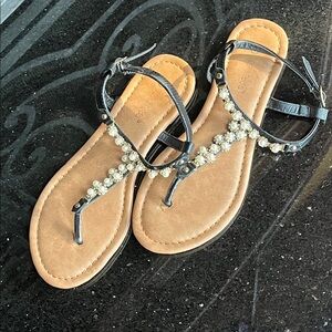 Elegant Black Sandals with Faux Pearl Embellishments
